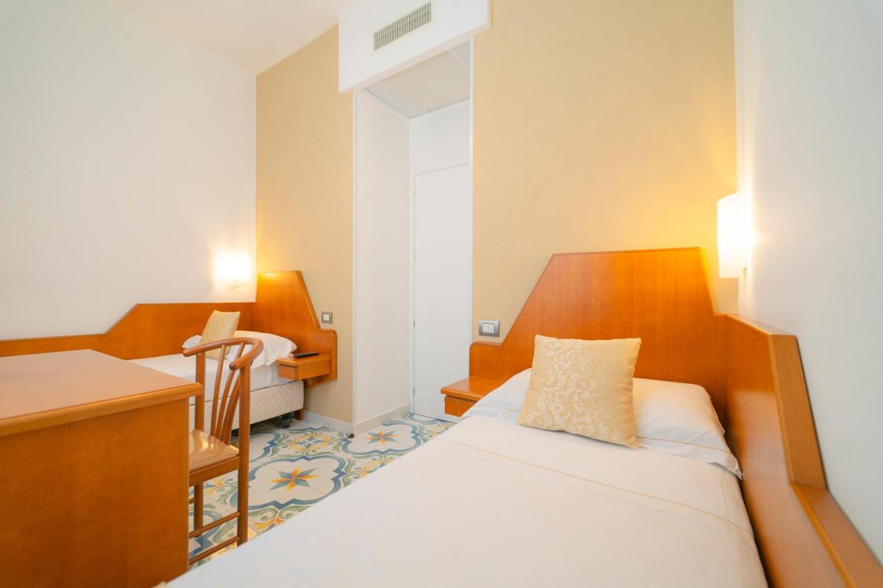 Hotel San Pietro Maiori Exteriör bild